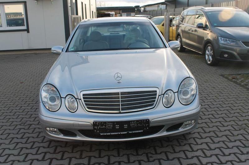 Gebraucht Mercedes E200 163 PS (119 kW) 2003 Silber Limousine