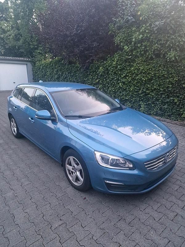 Gebraucht Volvo V60 120 PS (88 kW) 2017 Blau Kombi