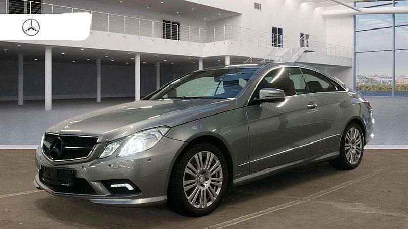 Gebraucht Mercedes E500 Avantgarde 387 PS (284 kW) 2011 Silber Coupé