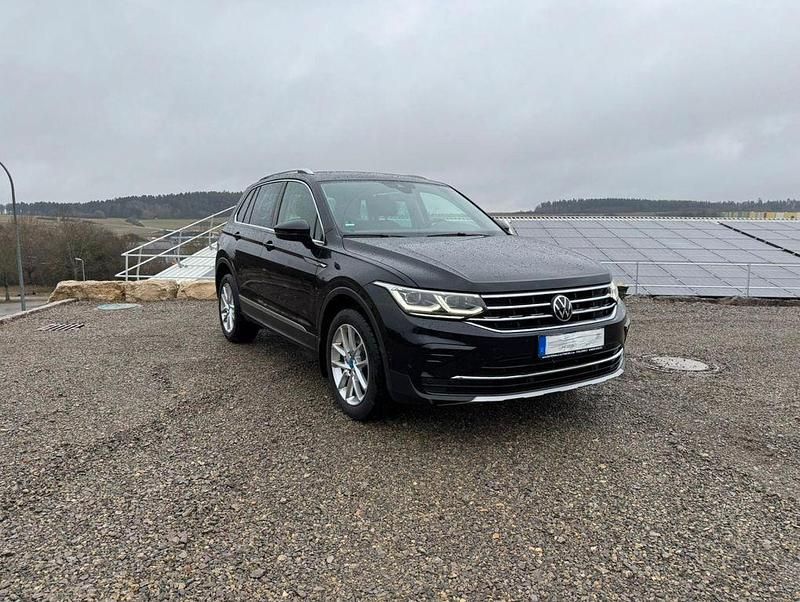 Gebraucht VW Tiguan 200 PS (147 kW) 2022 Schwarz SUV