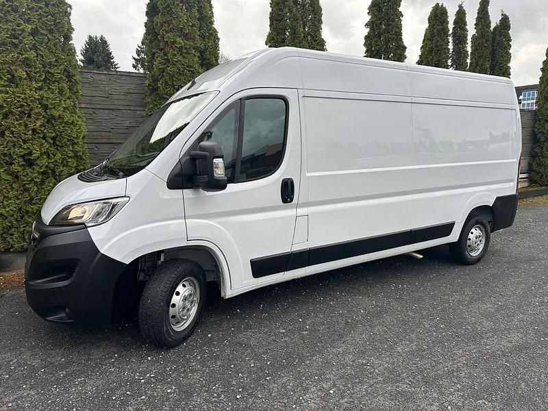 Weiß Gebraucht 2022 Opel Movano Edition Van / Kleinbus | 17.000 € (Guter Preis) - Bild 1/4