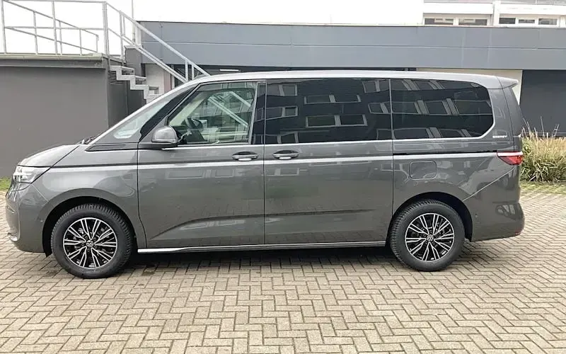 Neu VW Multivan 150 PS (110 kW) 2026 Grau Van / Kleinbus