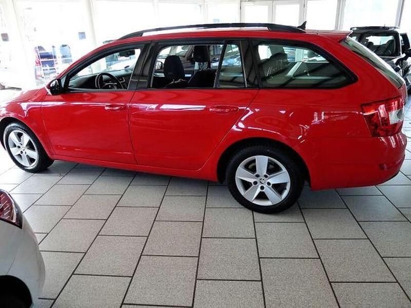Gebraucht Skoda Octavia Ambition 110 PS (80 kW) 2015 Rot Kleinwagen