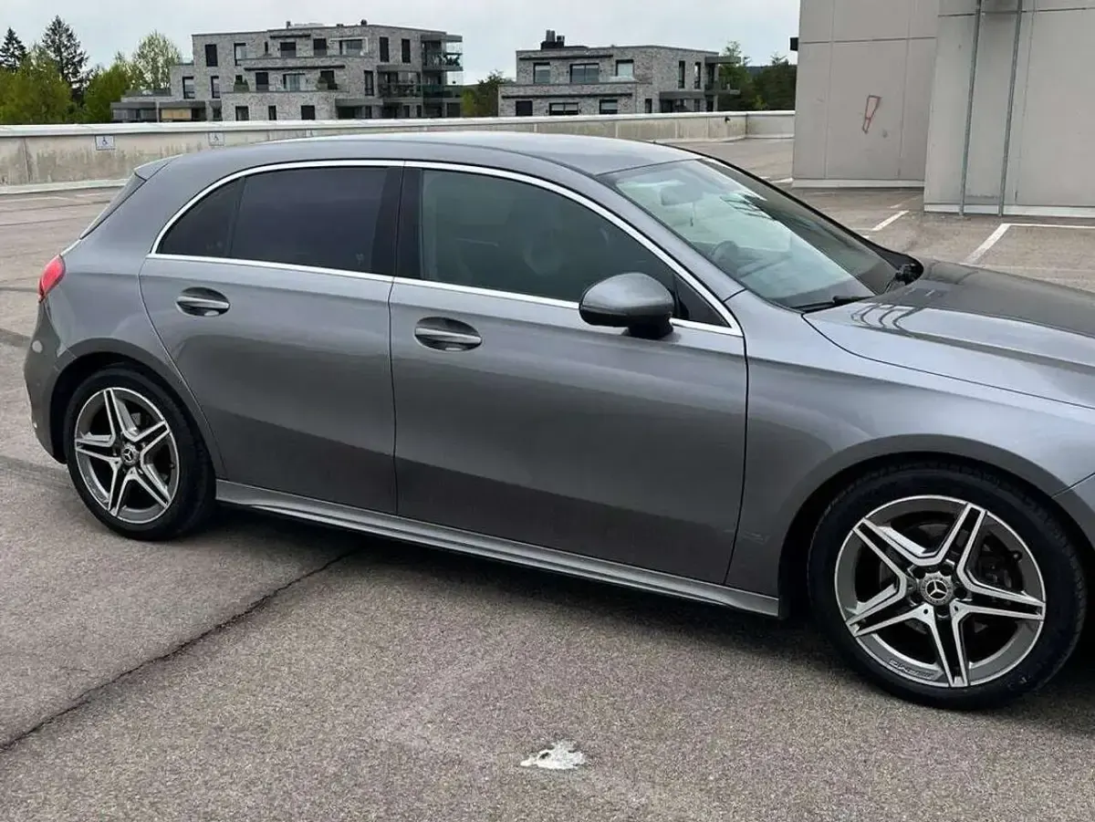 Gebraucht Mercedes A180 AMG line 136 PS (100 kW) 2019 Grau Limousine