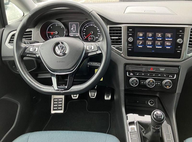 Gebraucht VW Golf Sportsvan IQ Drive 116 PS (85 kW) 2019 Blau Van / Kleinbus