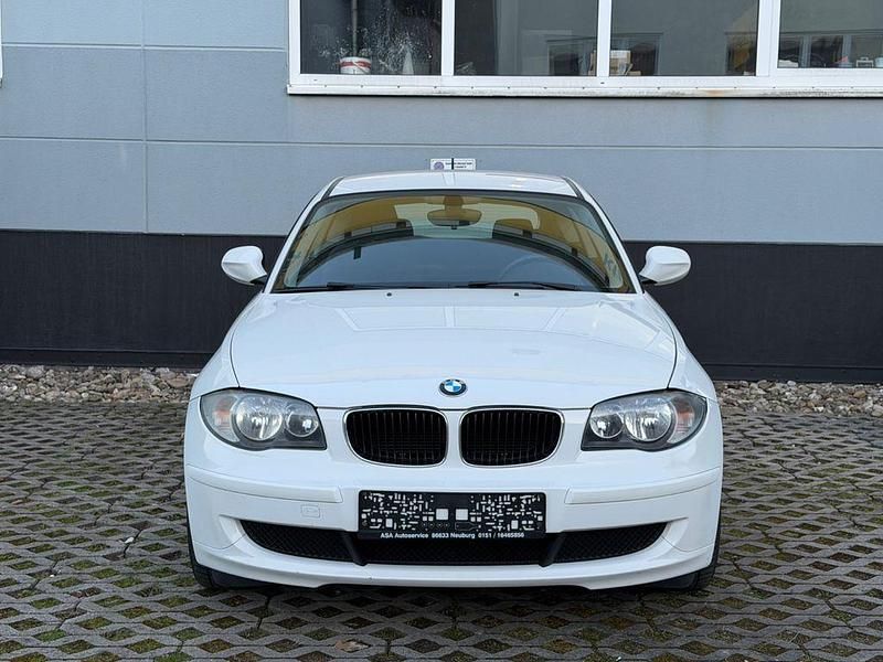 Gebraucht BMW 116 122 PS (89 kW) 2011 Weiß Kleinwagen
