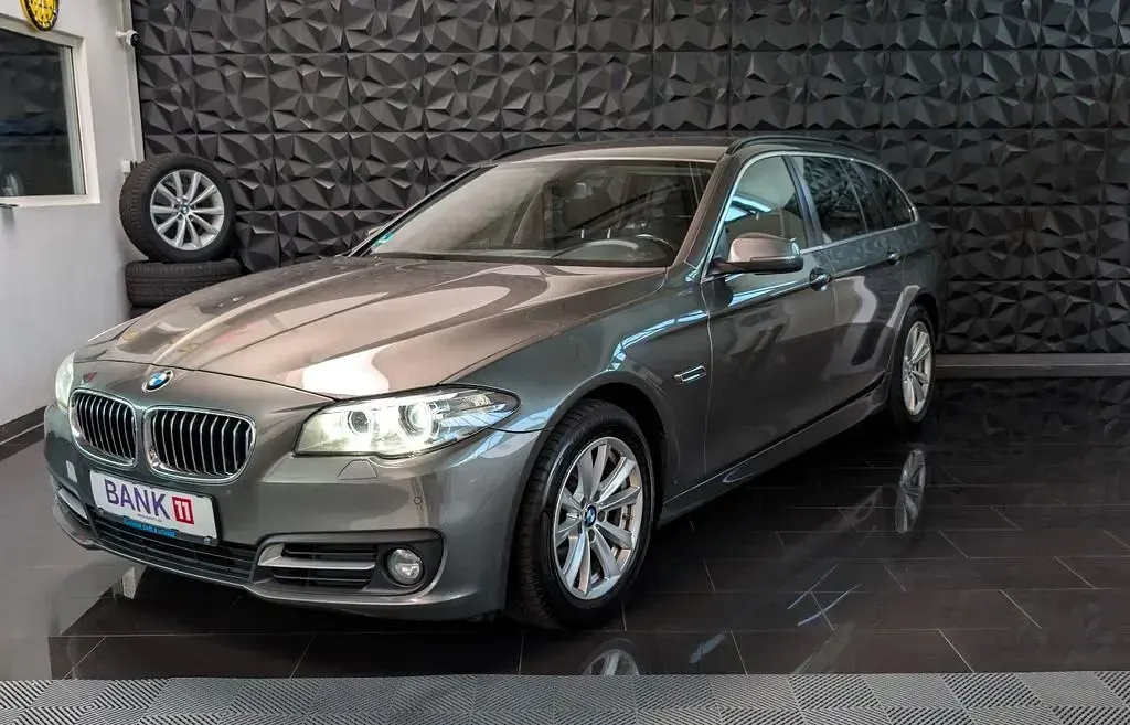 Gebraucht BMW 518 Performance 143 PS (105 kW) 2014 Grau Kombi