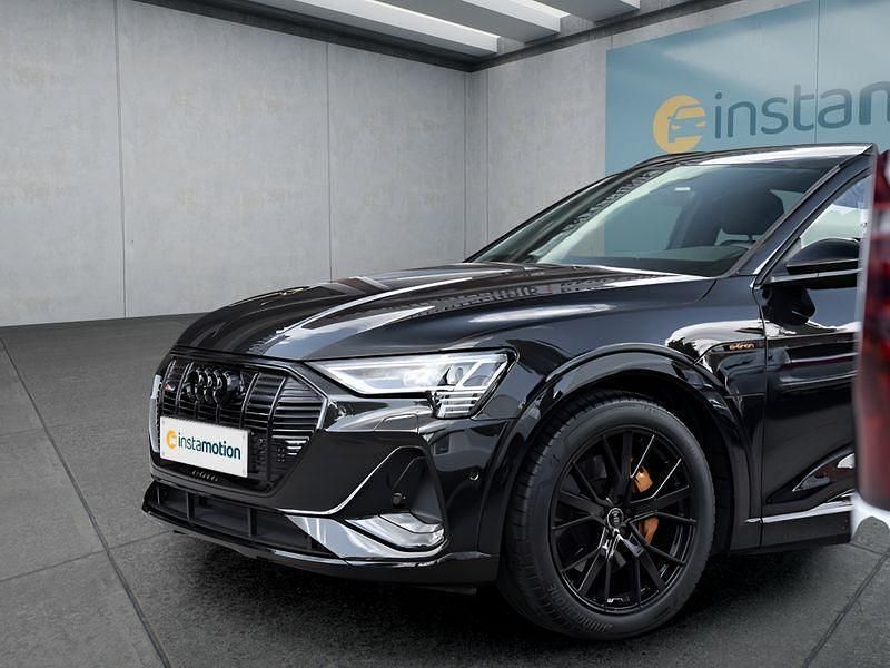 Schwarz Gebraucht 2022 Audi e-tron SUV | 55.099 € - Bild 1/4
