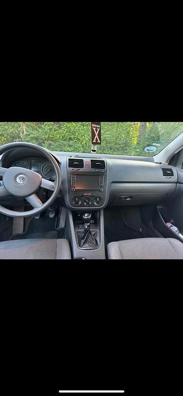 Silber Gebraucht 2004 VW Golf V Kleinwagen | 950 € (Superpreis) - Bild 1/4
