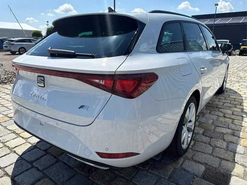 Neu Seat Leon FR 150 PS (110 kW) 2026 Weiß Limousine