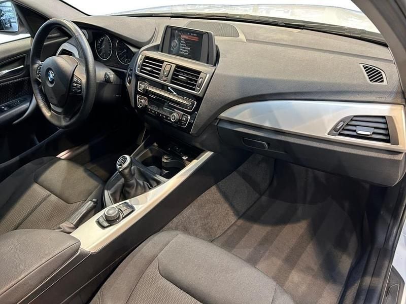 Gebraucht BMW 118 Advantage 136 PS (100 kW) 2016 Mineralweiss metallic Kleinwagen