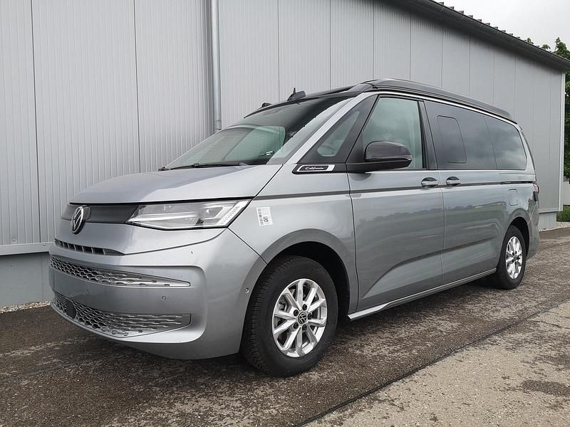 Monosilber metallic dach schwarz Gebraucht 2024 VW T7 Comfortline Van | 62.773 € - Bild 1/3