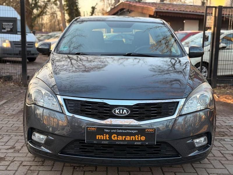 Gebraucht Kia Ceed 109 PS (80 kW) 2009 Grau Kleinwagen