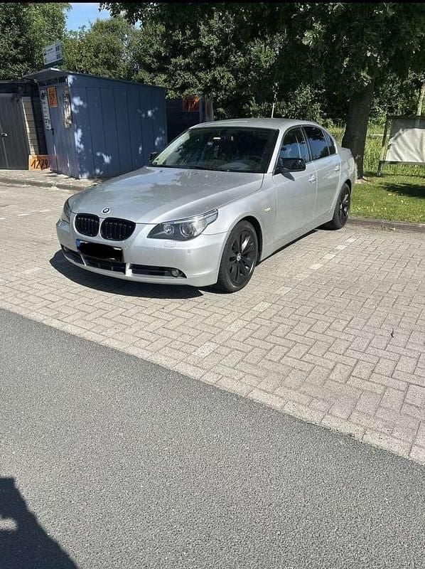 Silber Gebraucht 2005 BMW 530 Limousine | 3.100 € (Superpreis) - Bild 1/4