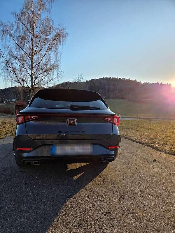 Gebraucht Cupra Leon 150 PS (110 kW) 2024 Blau Kombi