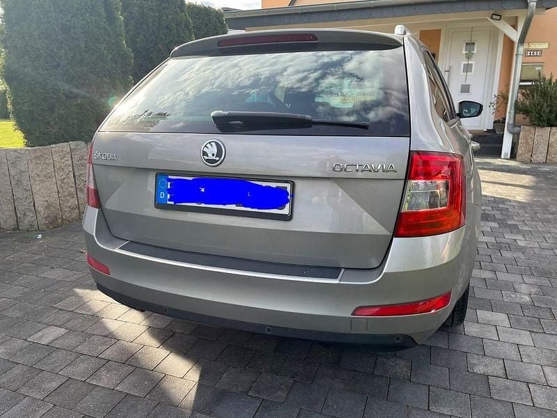 Gebraucht Skoda Octavia 150 PS (110 kW) 2014 Beige Kleinwagen