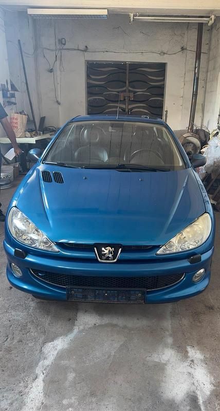 Blau Gebraucht 2004 Peugeot 206 CC Cabrio | 2.299 € (Etwas zu teuer) - Bild 1/4