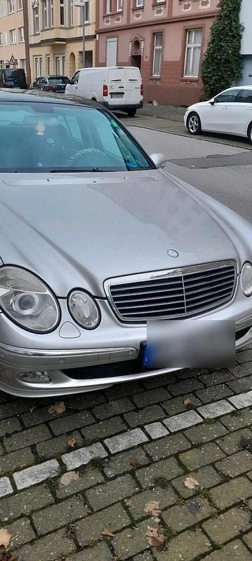 Grau Gebraucht 2003 Mercedes E240 Limousine | 2.950 € (Guter Preis) - Bild 1/4