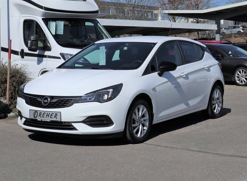 Schneeweiss Gebraucht 2021 Opel Astra Edition Limousine | 13.790 € (Fairer Preis) - Bild 1/4