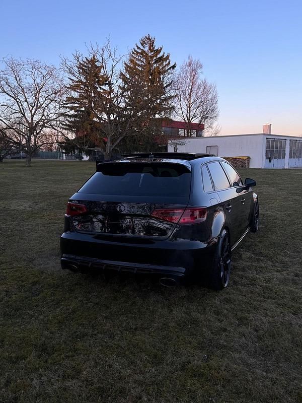 Second-hand Audi RS3 Ambiente 2016 Negru Berlinǎ