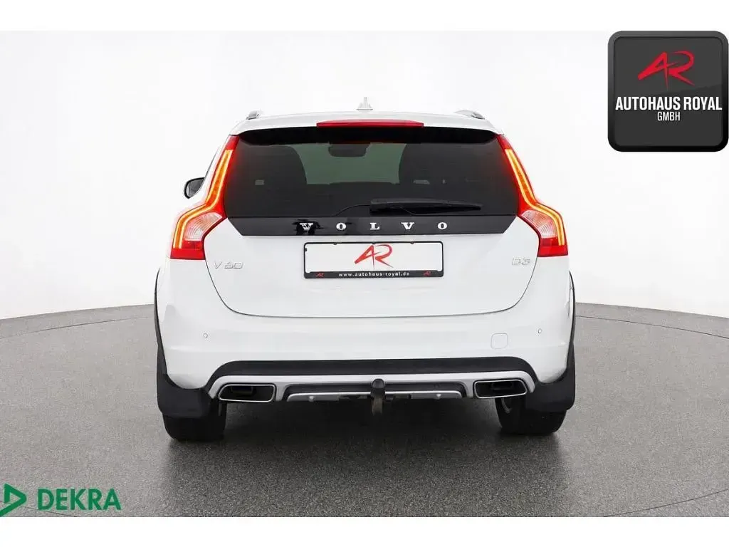 Gebraucht Volvo V60 150 PS (110 kW) 2019 Weiss Kombi