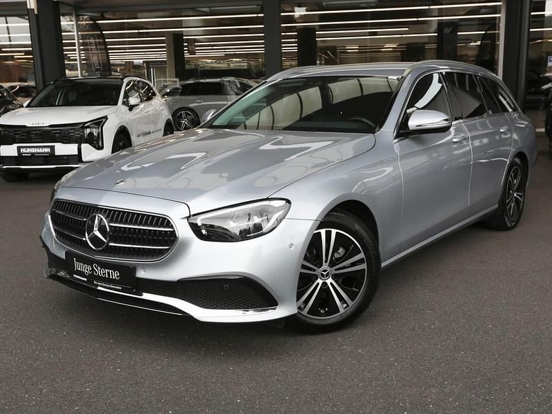 Hightechsilber metallic Gebraucht 2023 Mercedes E200 Avantgarde Kombi | 35.450 € (Guter Preis) - Bild 1/4