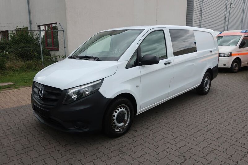 Weiß Gebraucht 2017 Mercedes Vito Van / Kleinbus | 10.900 € - Bild 1/4