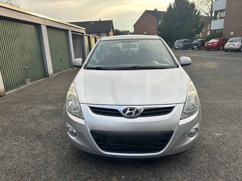 Silber Gebraucht 2011 Hyundai i20 Comfort Kleinwagen | 2.150 € (Guter Preis) - Bild 1/4