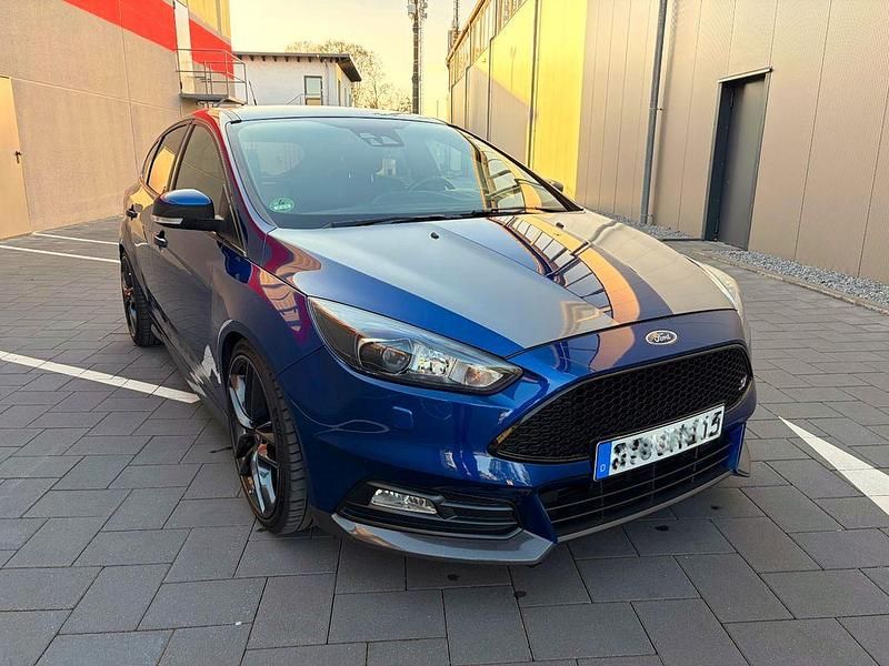 Usata Ford Focus ST 250 CV (183 kW) 2016 Blu Berlina