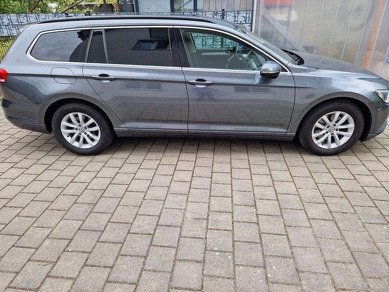 Gebraucht VW Passat Trendline 150 PS (110 kW) 2015 Grau Kombi