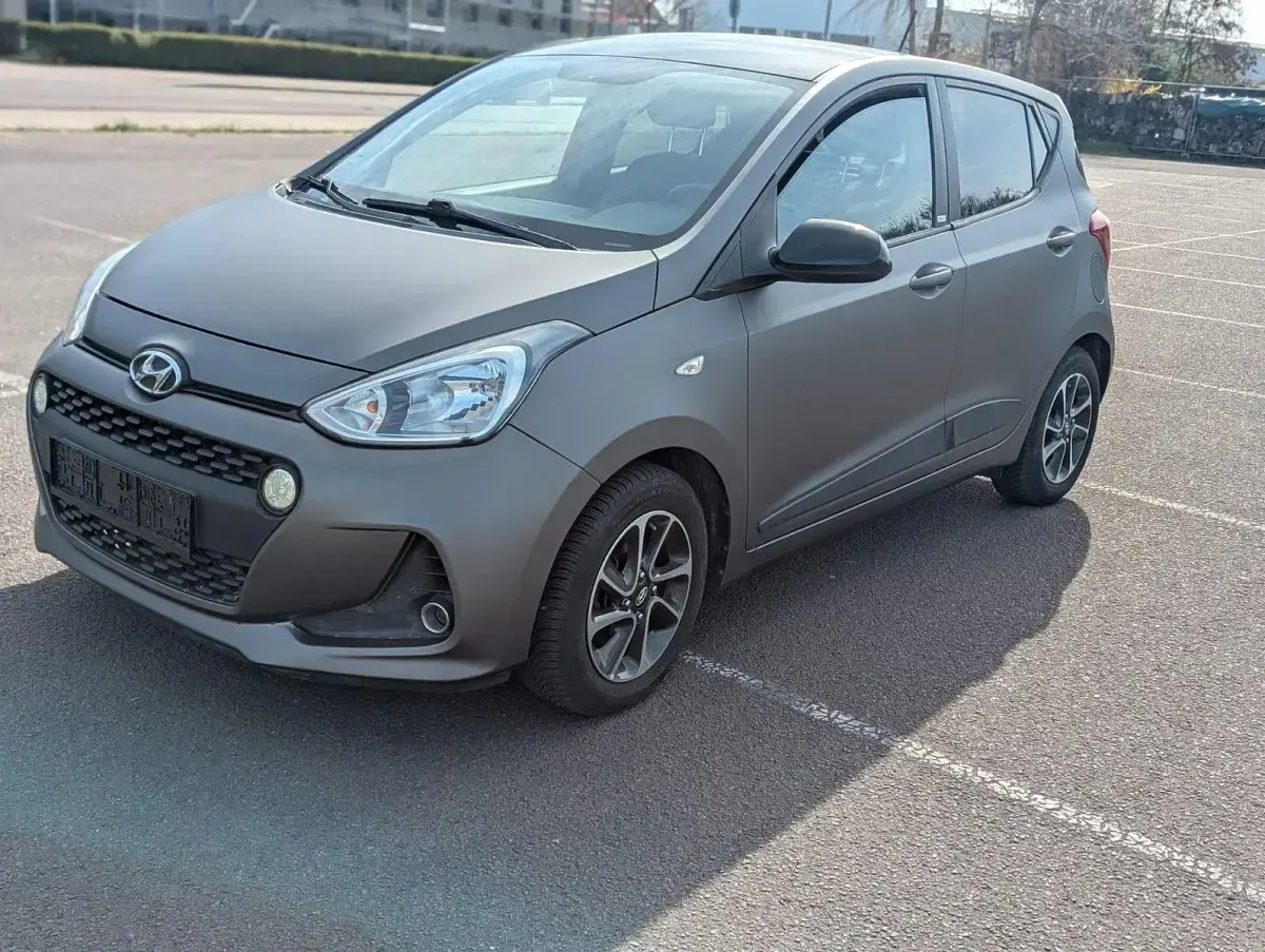 Gebraucht Hyundai i10 87 PS (63 kW) 2019 Grau Kleinwagen