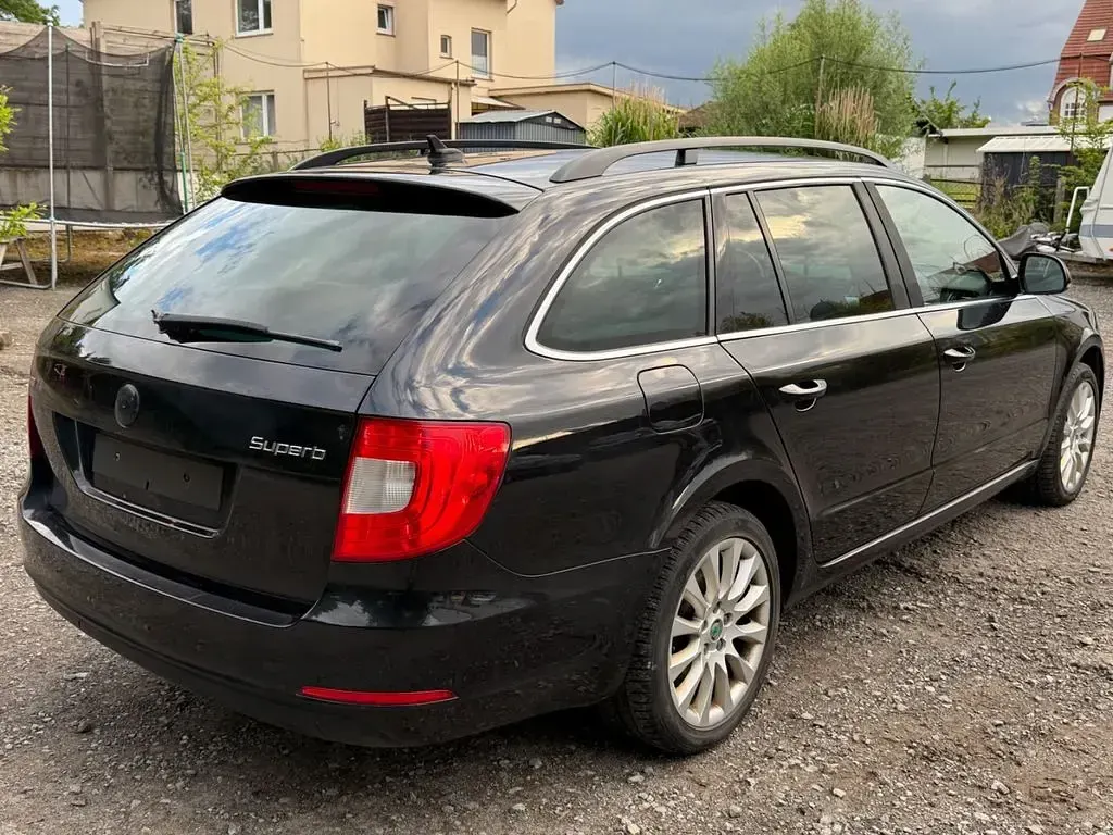 Gebraucht Skoda Superb Exclusive 140 PS (102 kW) 2013 Schwarz Kombi