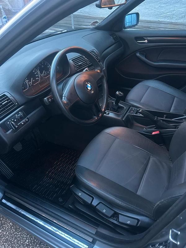 Gebraucht BMW 318 143 PS (105 kW) 2004 Grau Limousine