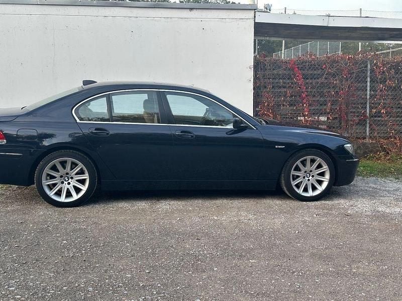 Blau Gebraucht 2006 BMW 740 Sport Line Limousine | 3.800 € (Guter Preis) - Bild 1/2