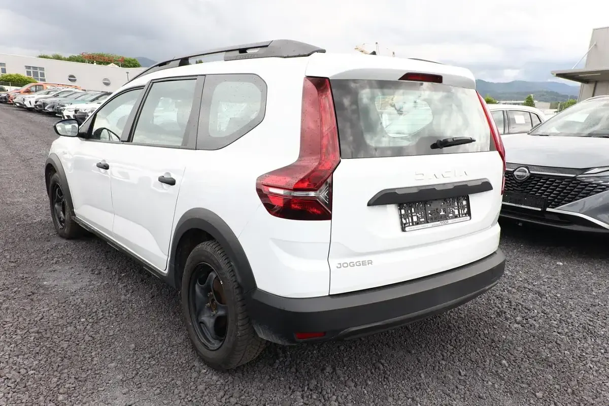 Gebraucht Dacia Jogger Expression 101 PS (74 kW) 2023 Gletscherweiß Van / Kleinbus