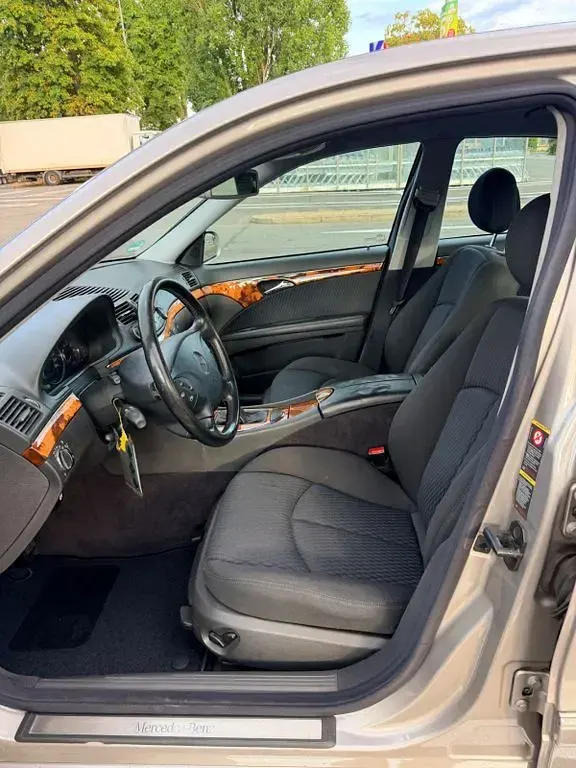 Gebraucht Mercedes E200 Elegance 163 PS (119 kW) 2004 Grau Limousine