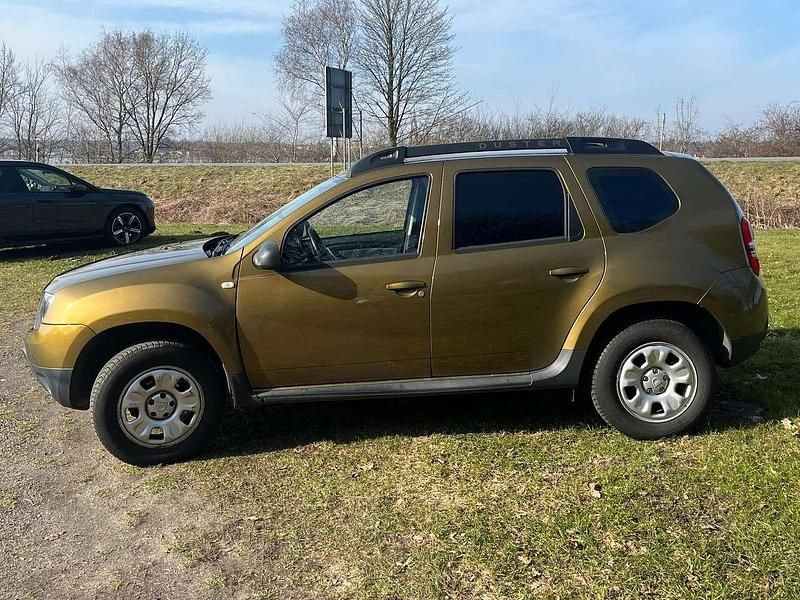 Gebraucht Dacia Duster Essentiel 114 PS (83 kW) 2016 Gold SUV