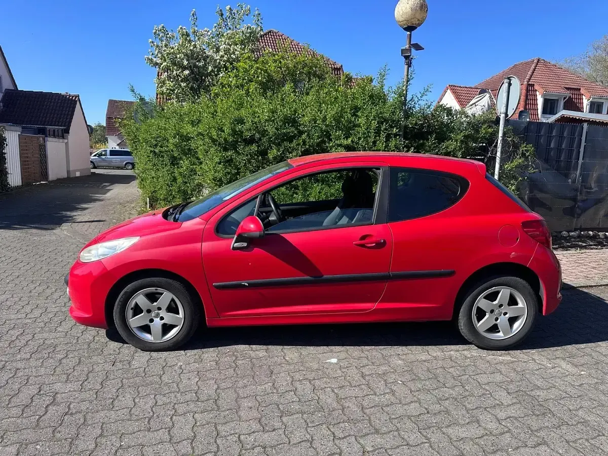 Gebraucht Peugeot 207 73 PS (53 kW) 2009 Rot Kleinwagen