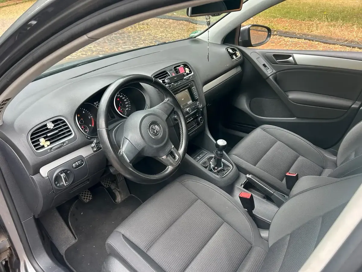 Gebraucht VW Golf VI 105 PS (77 kW) 2011 Grau Kleinwagen
