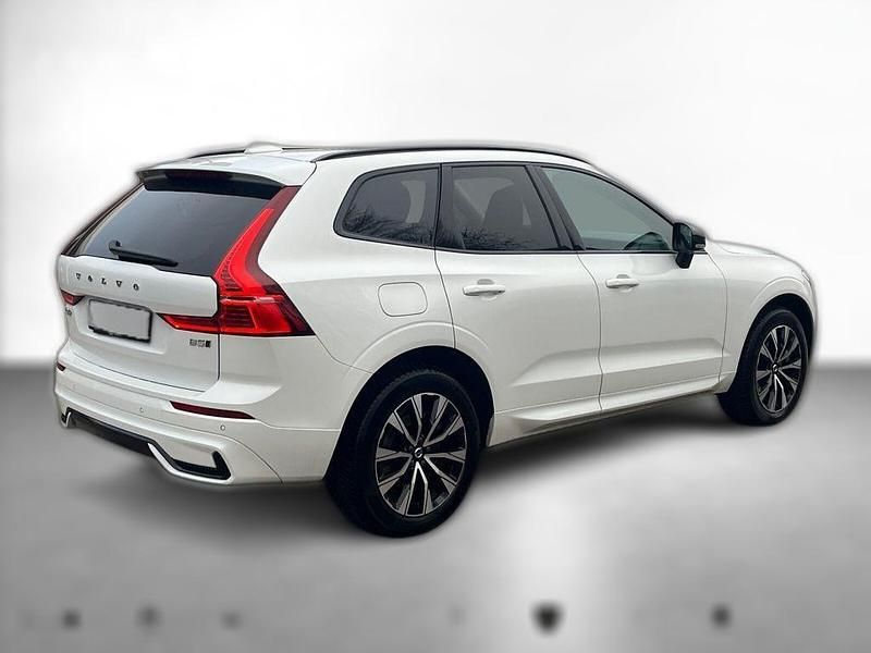 Gebraucht Volvo XC60 Plus 250 PS (183 kW) 2024 Weiß metallic SUV