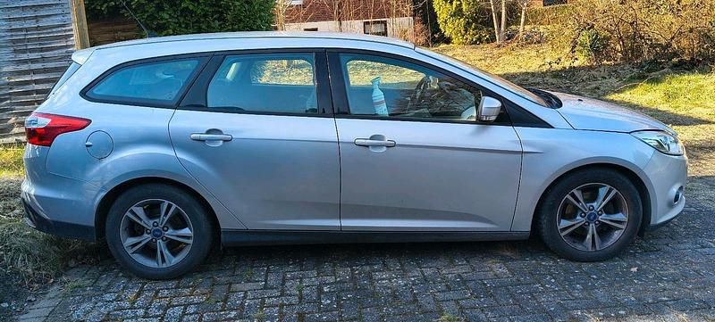 Gebraucht Ford Focus 125 PS (91 kW) 2014 Silber Kombi
