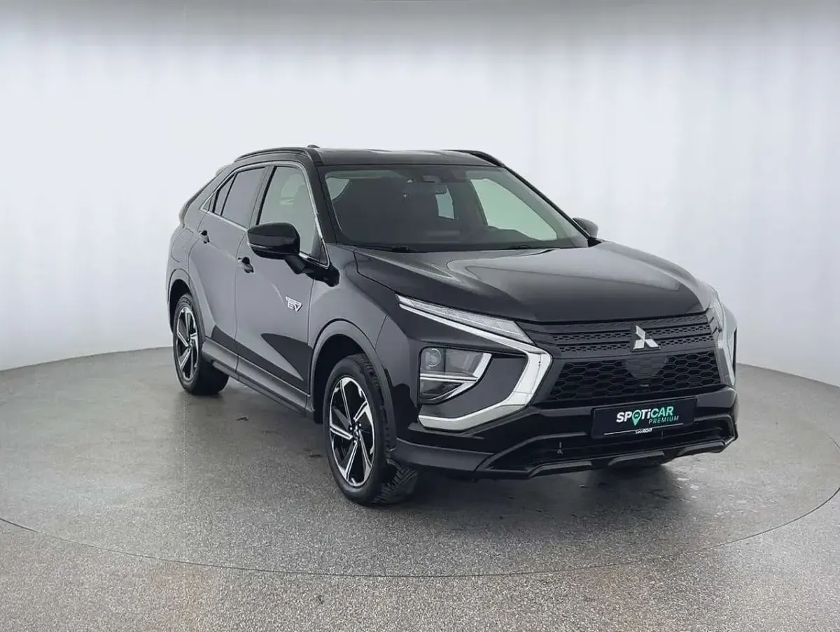 Gebraucht Mitsubishi Eclipse Cross Basis 188 PS (138 kW) 2022 Schwarz SUV