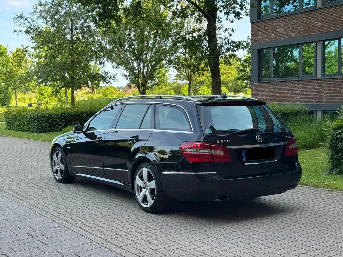 Gebraucht Mercedes E250 204 PS (150 kW) 2011 Schwarz Kombi