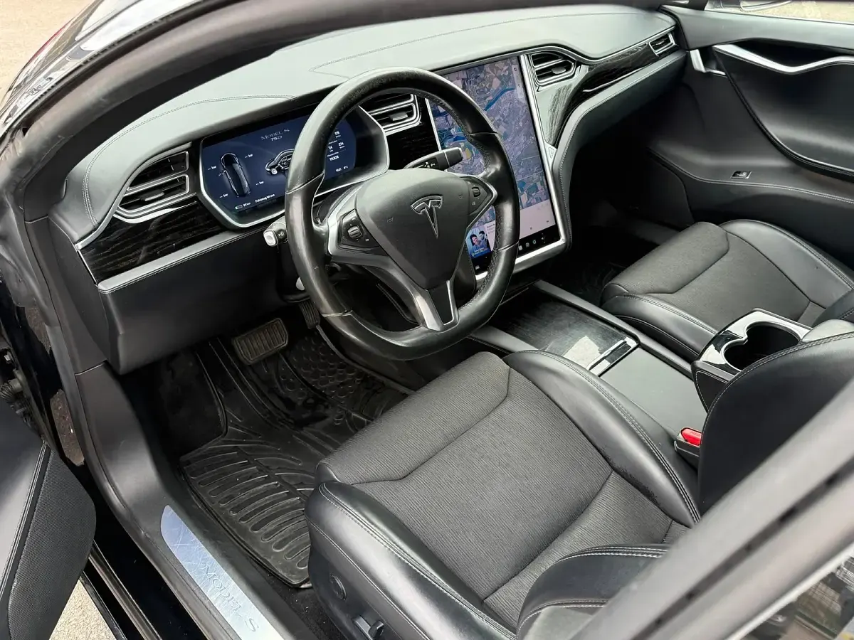 Käytetty Tesla Model S 310 kW (422 HP) 2018 Musta Viistoperä