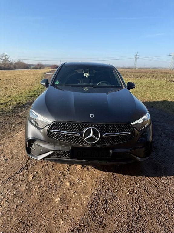 Grau Gebraucht 2025 Mercedes GLC220 AMG Coupé | 59.999 € (Guter Preis) - Bild 1/4