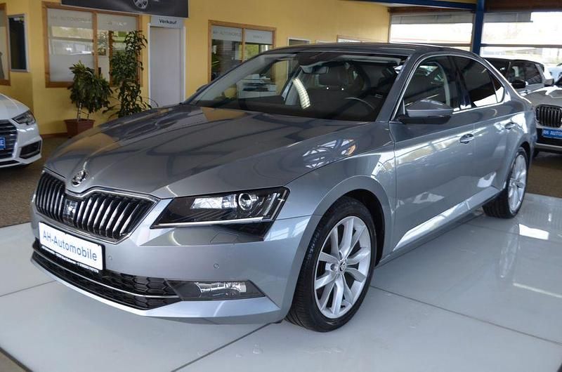 Gebraucht Skoda Superb Style 179 PS (131 kW) 2017 Grau Limousine