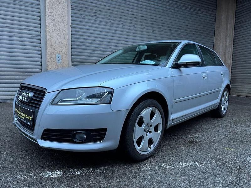 Gebraucht Audi A3 105 PS (77 kW) 2011 Silber Limousine