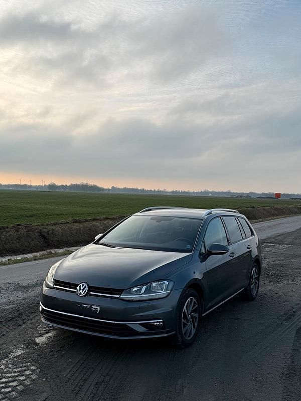 Grau Gebraucht 2019 VW Golf VII Kombi | 12.500 € (Fairer Preis) - Bild 1/4