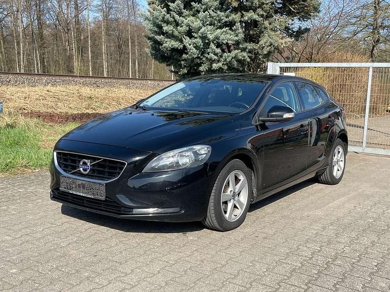 Gebraucht Volvo V40 Momentum 114 PS (83 kW) 2012 Schwarz Kleinwagen