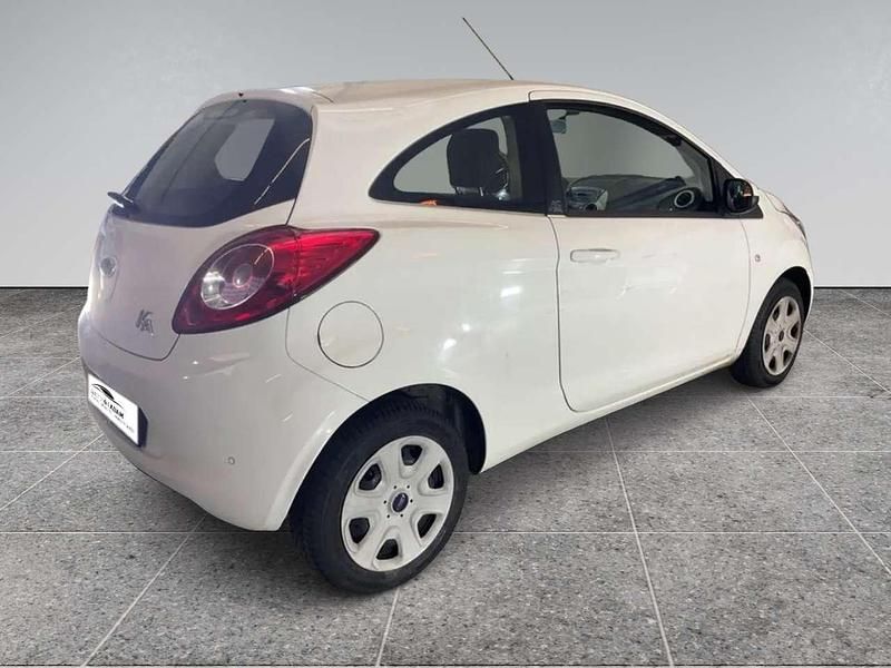 Gebraucht Ford Ka Trend 69 PS (50 kW) 2012 Crystalweiß Kleinwagen